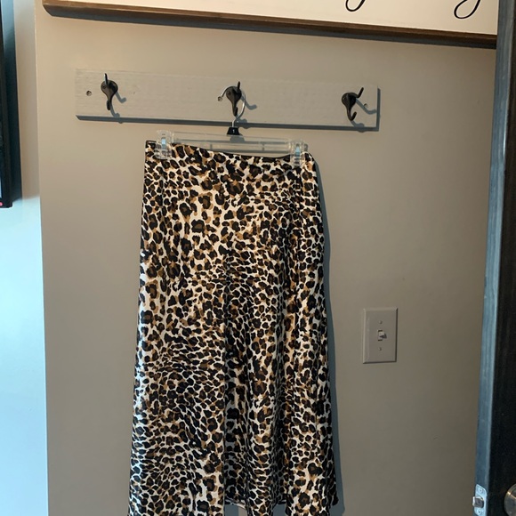 Your offer will be accepted! Express Skirt 🤎 - Picture 2 of 5